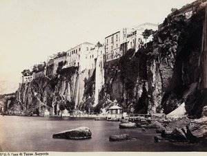La casa di Tasso a picco sul mare di Sorrento da Giorgio Sommer