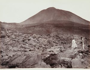 Passeggiata sulla lava del Vesuvio da Giorgio Sommer