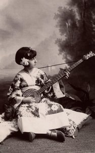 Bambina in costume giapponese da Phillipe de Marlier