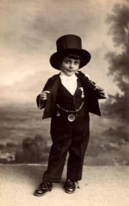 Ritratto di un bambino in costume da Phillipe de Marlier
