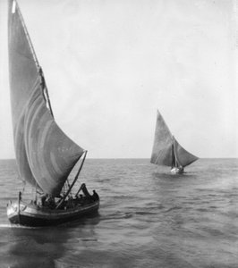 Barche a vela con persone a bordo da Phillipe de Marlier