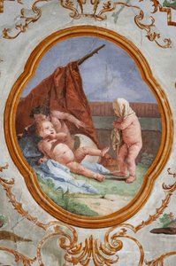 Alloggi degli ospiti, la stanza dei putti, medaglione con putti: "Il travestimento" da Giovanni Battista Tiepolo
