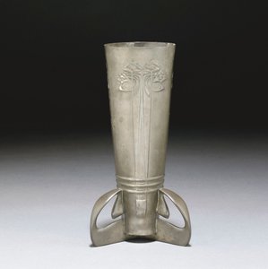 Un vaso di peltro Tudric da Giovanni Bigatti