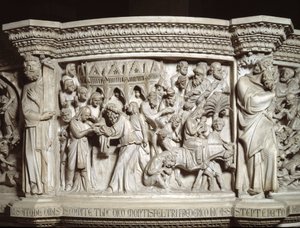 Dettaglio dei rilievi della Cattedra realizzata da Giovanni Pisano: la presentazione di Gesù al tempio e la fuga in Egitto (dettaglio) da Giovanni Pisano
