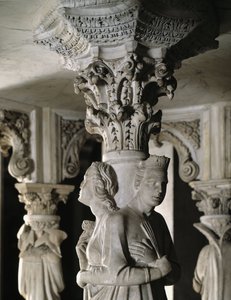 (dettaglio) delle sculture che sostengono il Pulpito di Marmo, le Virtù Teologali da Giovanni Pisano