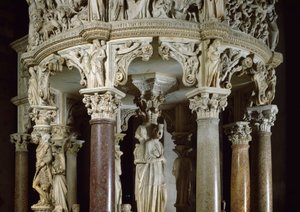 Virtù teologali e Ercole a sinistra (dettaglio) da Giovanni Pisano