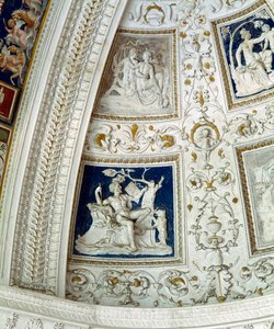 La Loggia (dettaglio della volta decorata con pannelli in rilievo mitologici, 1520s) da Giovanni da Udine