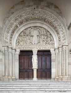 Il Giudizio Universale, portale centrale della Cattedrale di Saint-Lazare, Autun, Francia da Gislebertus