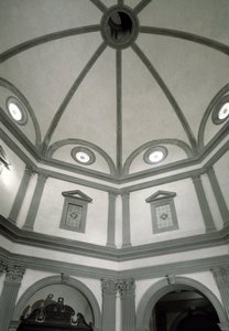 Vista della sacrestia ottagonale costruita su progetto di Giuliano da Sangallo (1445-1516) da Giuliano Giamberti da Sangallo