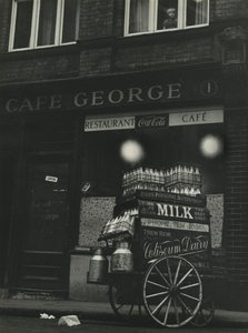 Scena di strada a Londra anni 