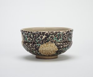 Tazza da tè con design in broccato di seta, metà del XIX secolo da Gorosuke Shonsui