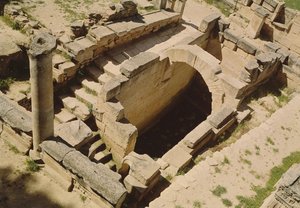 Veduta aerea del ninfeo, restaurato dai Romani c.20 a.C. da Greek