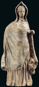 Figurina di una donna che indossa un chitone e un himation che le copre la testa, possibilmente da Myrina, Asia Minore, 250-200 a.C. da Greek