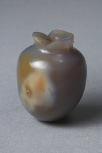 Vaso ellenistico a forma di frutto (calcedonio) da Greek
