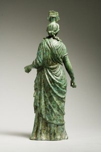 Vista posteriore di una statua di Iside Fortuna, ellenistica, I secolo a.C.-I secolo d.C.