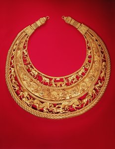 Collana con scene pastorali da Greek School