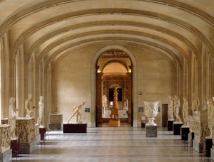 Vista della sala Daru del Museo del Louvre: pezzi di antichità greche e romane dalla collezione Borghese da Greek or Roman