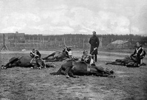 Un gruppo del 4° Queens Own Hussars in schermaglia smontata da Gregory and Co