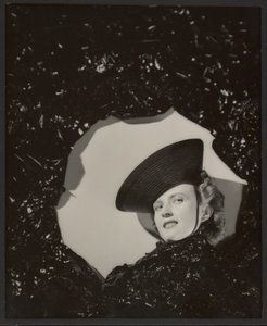 [Donna con cappello] da Günther Krampf