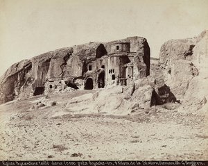 Una chiesa bizantina scolpita nella roccia, situata vicino ad Ayache-in, nei pressi della stazione Hamam, Turchia da Guillaume Berggren