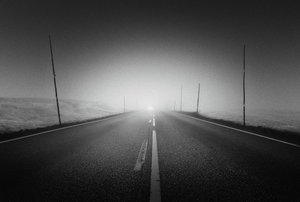 Una strada avvolta nella nebbia da Gustav Davidsson