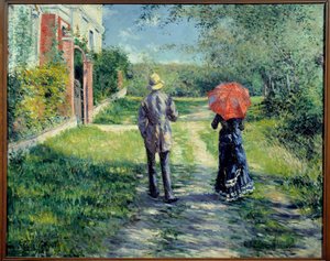 Sentiero in salita. Coppia che cammina in campagna