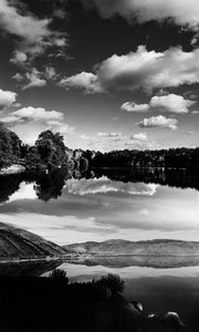 Paesaggio con lago (foto b/n)