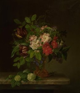 Un bicchiere con fiori primaverili da Hanne Hellesen