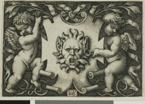 Ornamento con una maschera tenuta da due geni