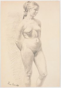 Modello femminile in piedi