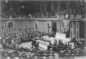 Il Presidente Woodrow Wilson si rivolge al Congresso, c.1917 da Harris & Ewing