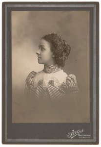 Grace Hughes, c. 1900 (foto) da Harry Lenfield Perkins