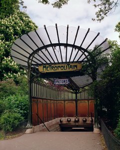 Ingresso alla Metro Porte Dauphine, progettato da Hector Guimard