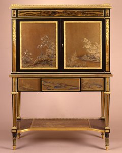 Un secrétaire con montatura in ormolu in stile Luigi XVI da Henri Dasson
