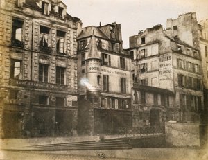 Veduta di una strada parigina verso l