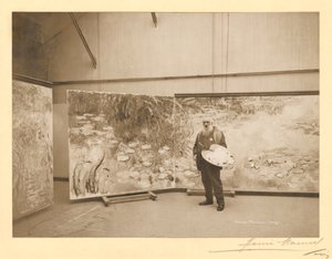 Claude Monet (1840-1926) davanti ai suoi dipinti 