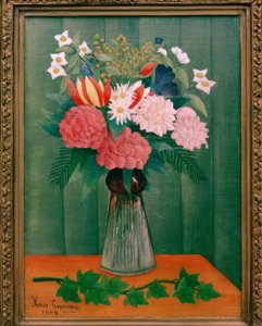 Bouquet di fiori con ramo di edera