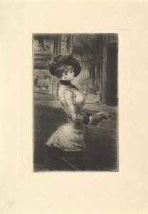 Donna a tre quarti di lunghezza in profilo in una galleria d