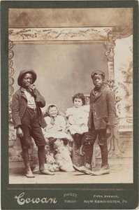 Ritratto di quattro bambini, c. 1890 (foto) da Henry Cowan