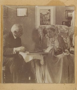 [Hardinge Hay Cameron e Lady Dalrymple giocano a scacchi]. da Henry Herschel Hay Cameron