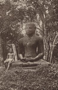 Città rovinate di Ceylon: Statua monolitica di Buddha da Henry W. Cave