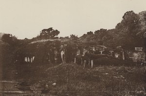 Città rovinate di Ceylon: Tempio di roccia a Polonnaruwa da Henry W. Cave