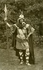 Rappresenta Re Artù con il costume di un capo britannico, VI secolo d.C. da Herbert Norris