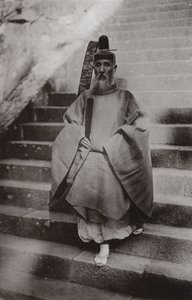 Un Sacerdote Shinto da Herbert Ponting