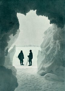 Una grotta di ghiaccio - Tent Island in lontananza Capitano Scott e Wright, c1911 da Herbert Ponting