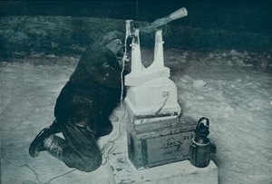 C. S. Wright fa osservazioni con il transito, 8 agosto 1911, 1913