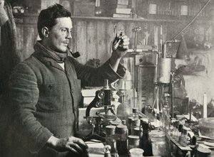 Dr. Atkinson nel suo laboratorio, 15 settembre 1911, 1913 da Herbert Ponting