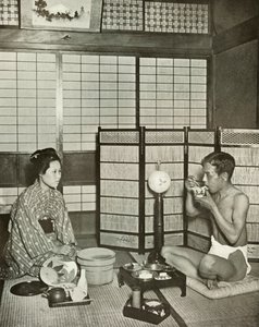 Negligé estivo a Kumamoto, 1910 da Herbert Ponting