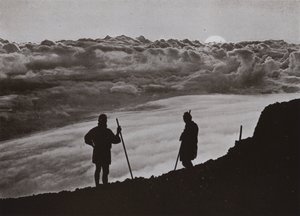 Tramonto dalla cima del Fuji (foto in b/n) da Herbert Ponting