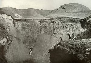 Il cratere sacro del Fuji-San, 1910 da Herbert Ponting
